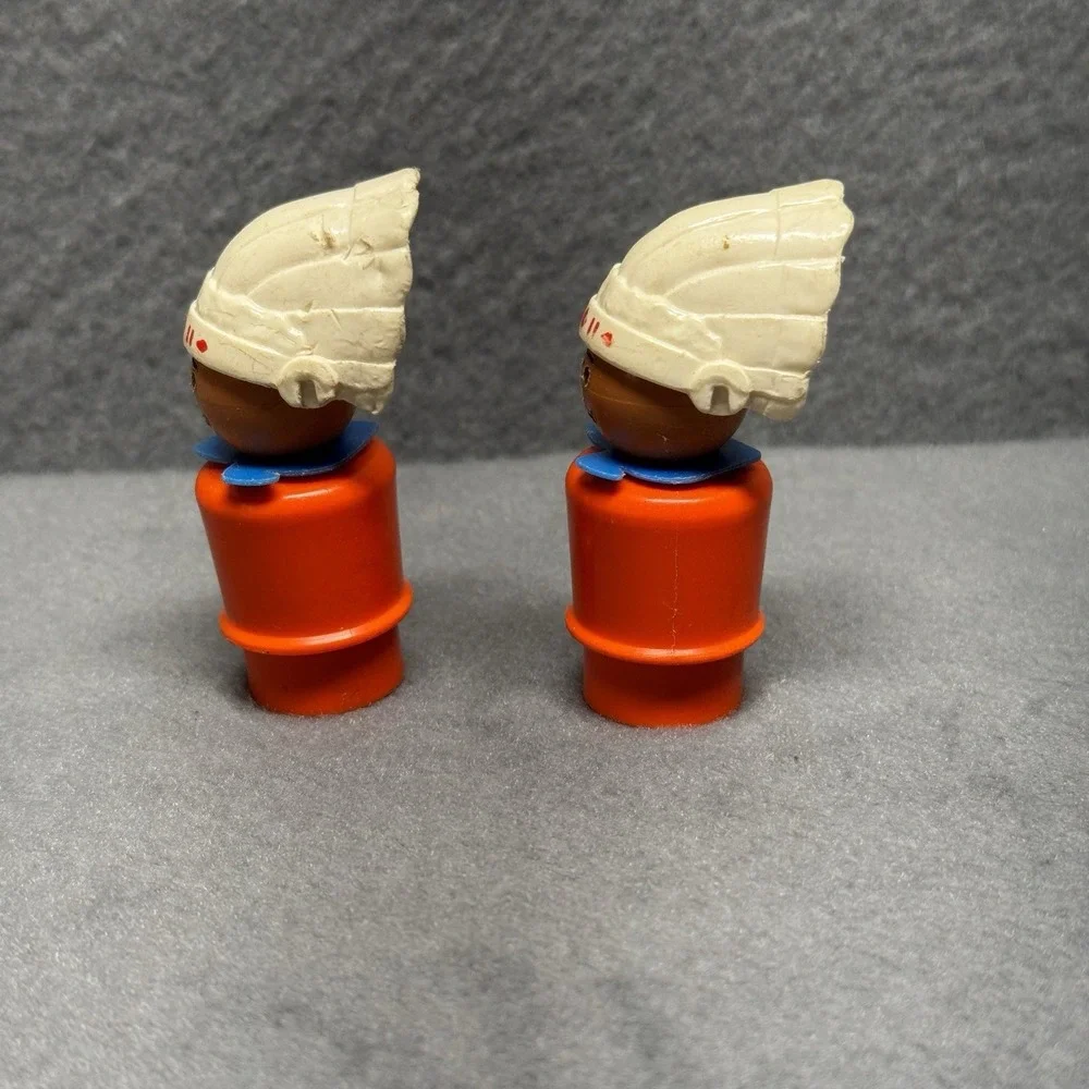 Vintage Fisher Price little people red native Indian chief blue Western Town 934
